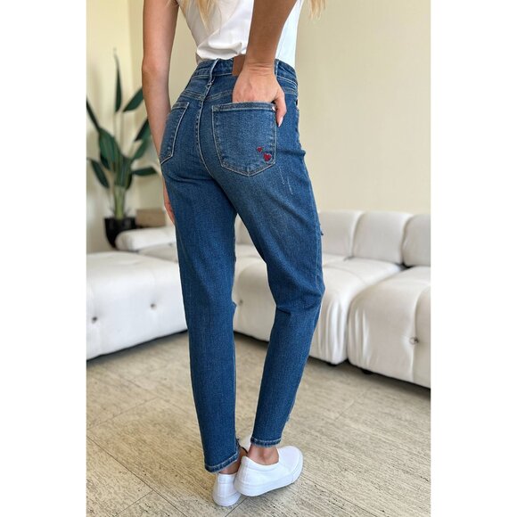 NWT Judy Blue Queen of Hearts BF Fit Distressed Slim Jeans, Comfy, Stretchy - Picture 4 of 10